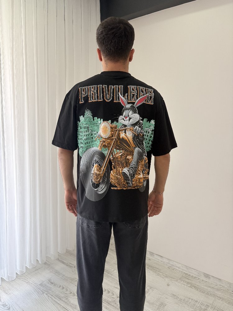 Motorlu Bugs Bunny Oversize Siyah Tişört