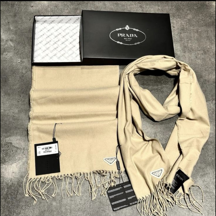 Outlet ürünü PRADA Pamuk Atkı (Detaylı Şal)
