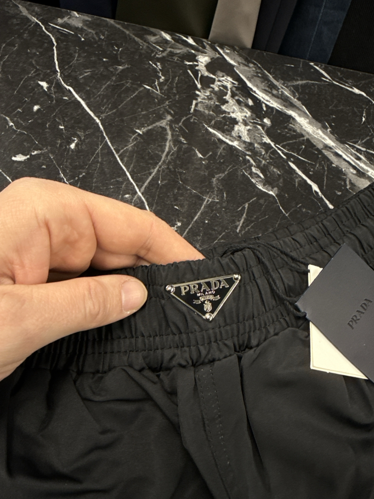 Prada Demir Logo Deniz Şortu (Siyah)