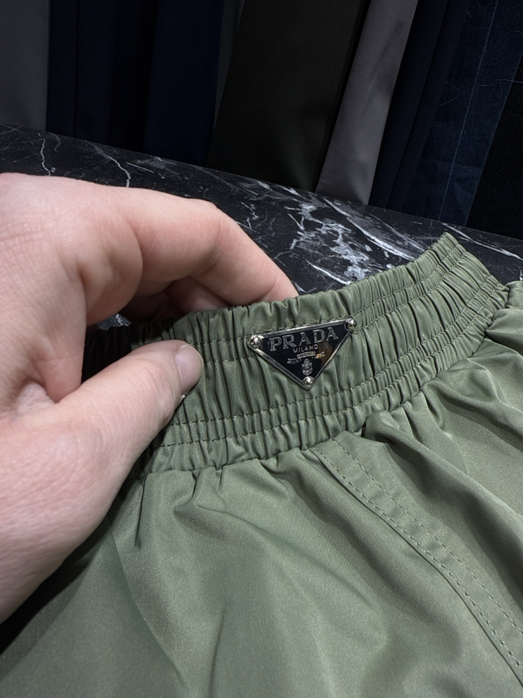 Prada Demir Logo Deniz Şortu (Haki)
