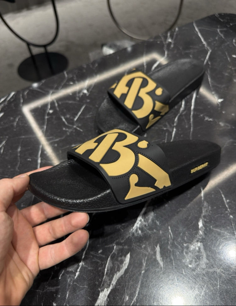 Burberry Plaj Terliği