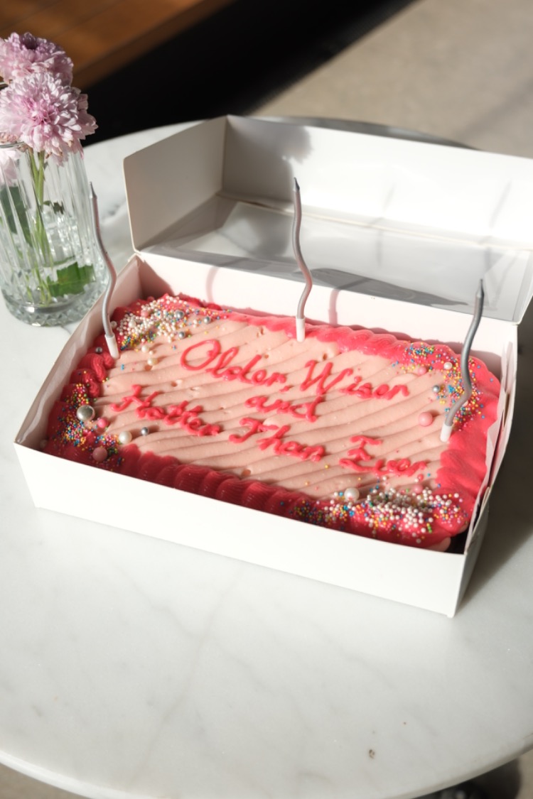 Tepsi Brownie Box - Older Wiser (6/8 kişilik)