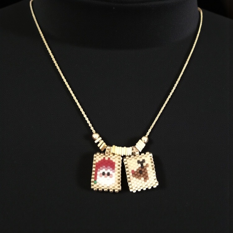 Noel Baba ve Geyik Figürlü Yılbaşı Temalı Kolye