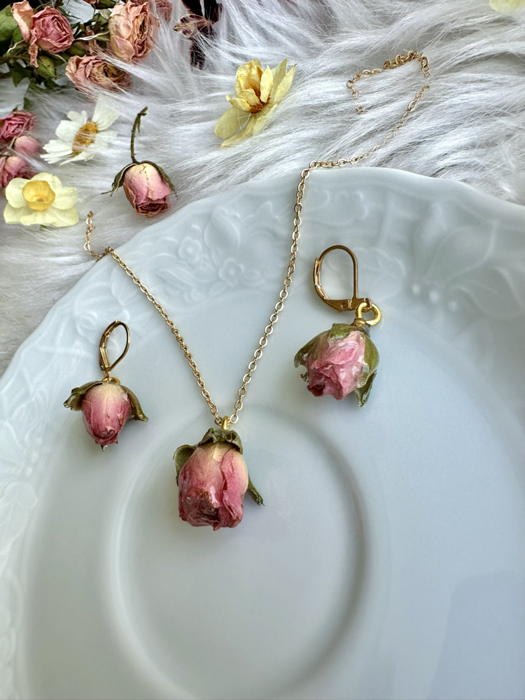Pembe güllü set