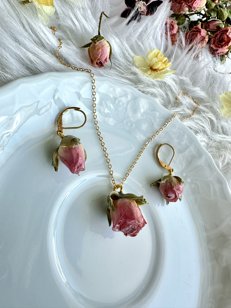 Pembe güllü set