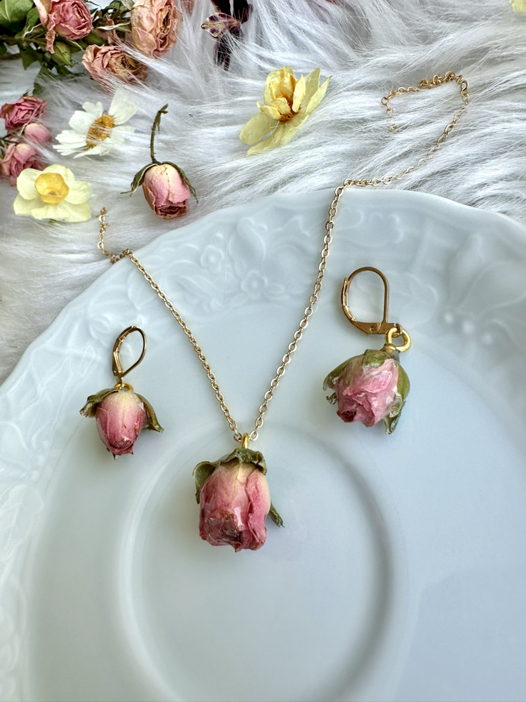 Pembe güllü set
