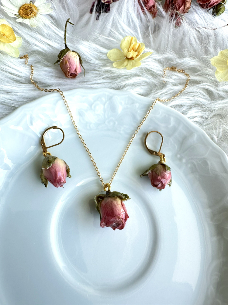 Pembe güllü set