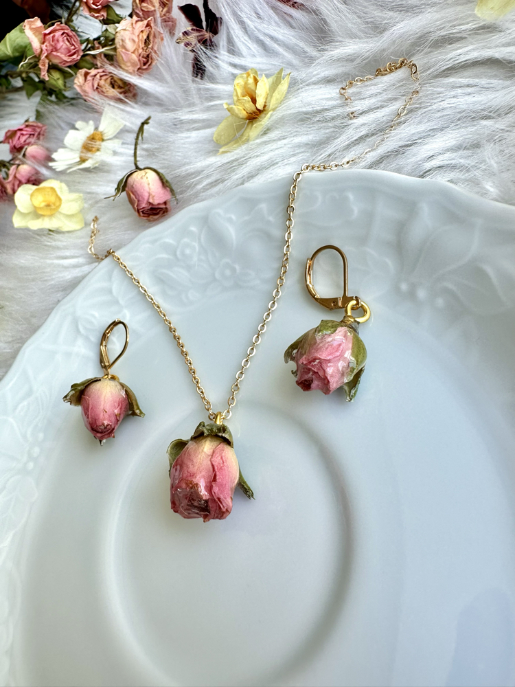 Pembe güllü set