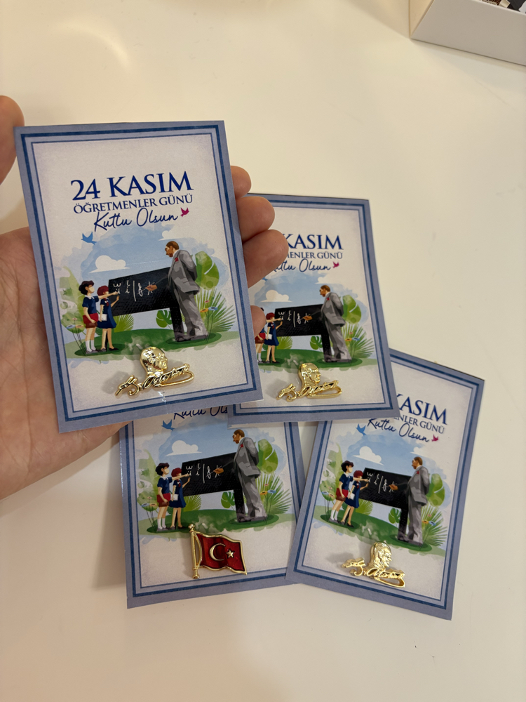 Öğretmenler günü kartı rozet