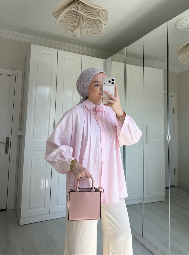 Biyeli pembe gömlek