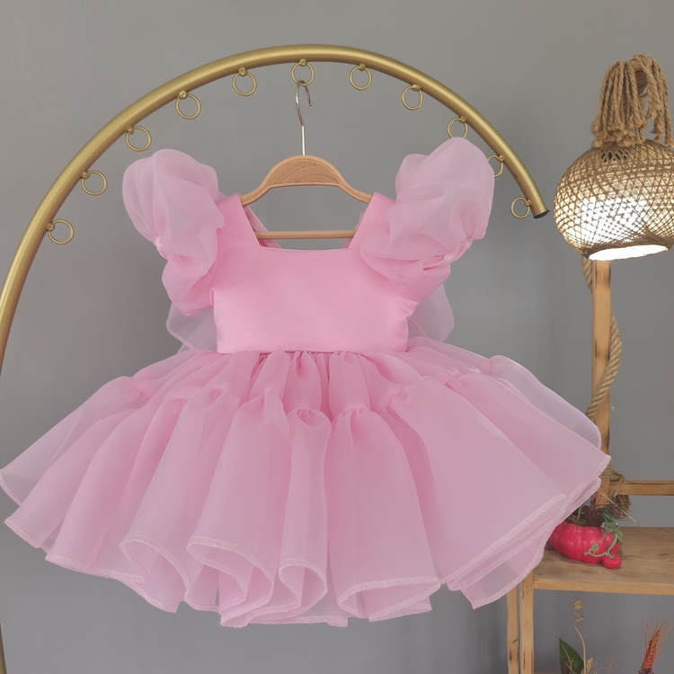 Pembe volanlı karolin elbise
