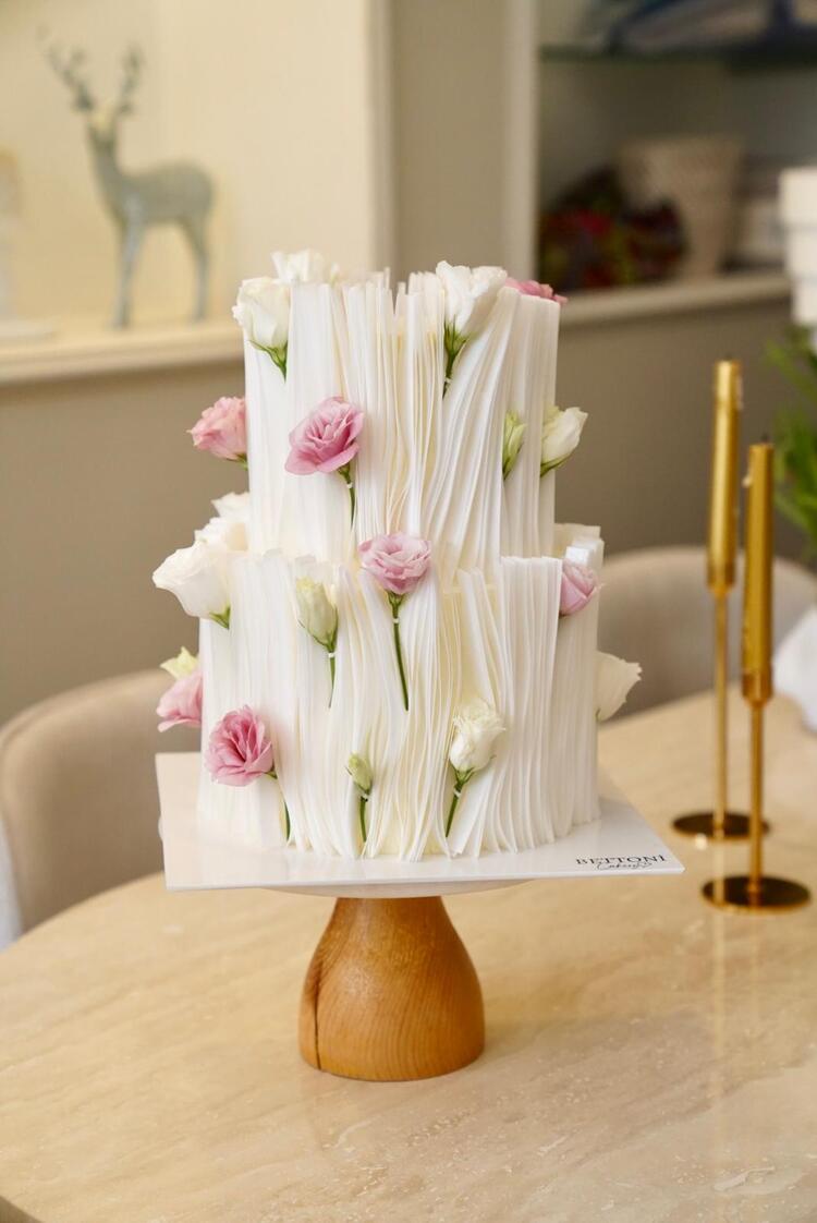 Wafery Dream Engagement Cake