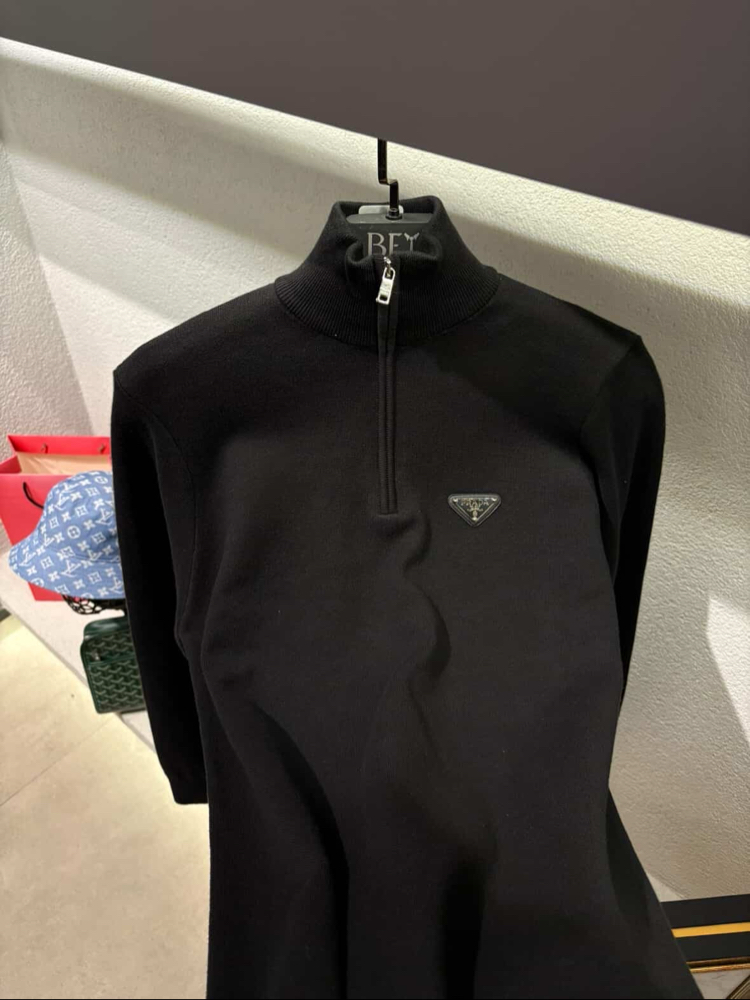 Prada New sweatshirt