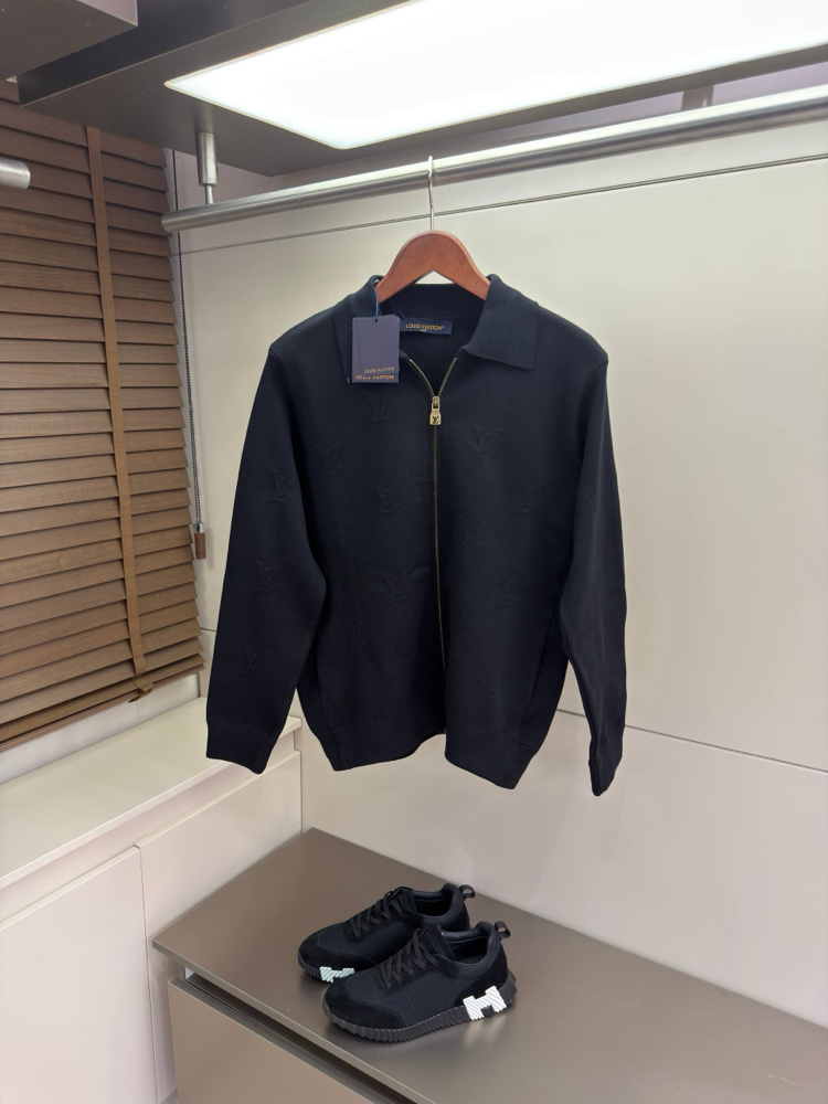 Louis Vuitton Blason Embossed Wool Zip ( Black ) 