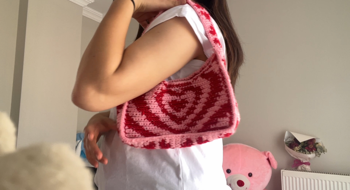 Kalpli Örgü Çanta – El Yapımı Tapestry Crochet Tasarım