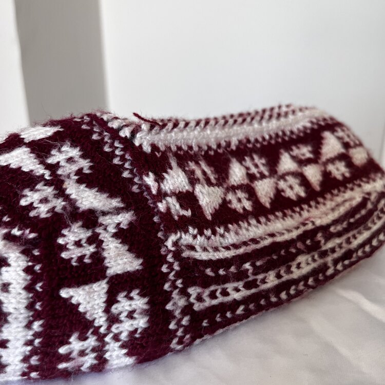 El Örgüsü Geleneksel Desenli Patik – Bordo & Beyaz