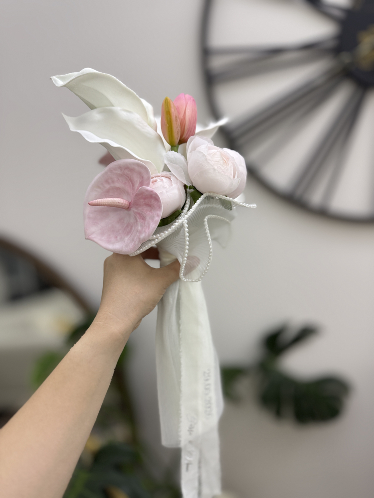 “Blush Ivory Gelin Buketi