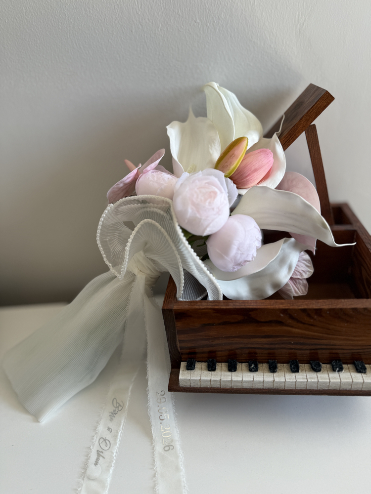 “Blush Ivory Gelin Buketi