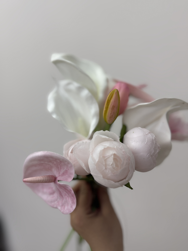 “Blush Ivory Gelin Buketi