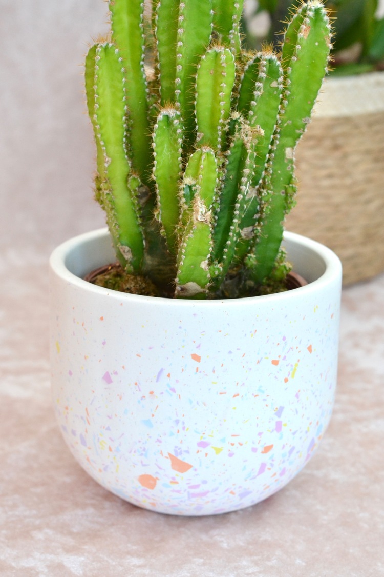 Renkli Terrazzo Oval Tabanlı Saksı