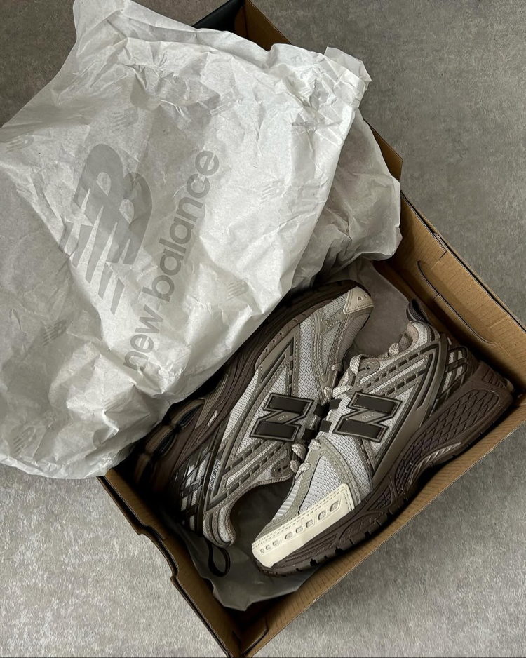 NB 1906R Driftwood Dark Mushroom