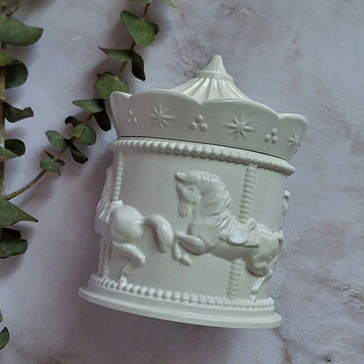 Atlı Karınca Carousel Amber Kokulu Soya Mum