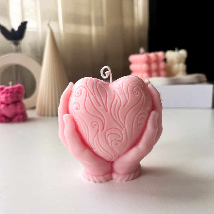 El İçinde Kalp Figürlü Pembe Soya Mumu