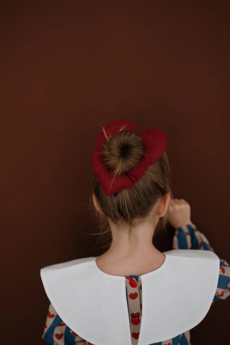 ilo and friends Heart Scrunchie Toka