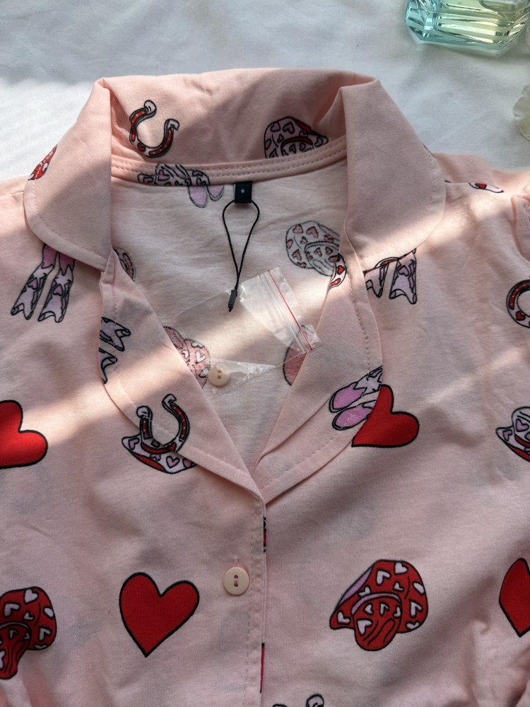 PEMBE KOVBOY KALP DESENLİ ŞORTLU TAKIM