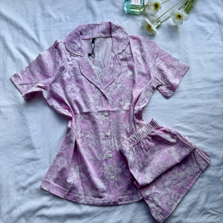 TOZ PEMBE ZARİF DESENLİ ŞORTLU TAKIM