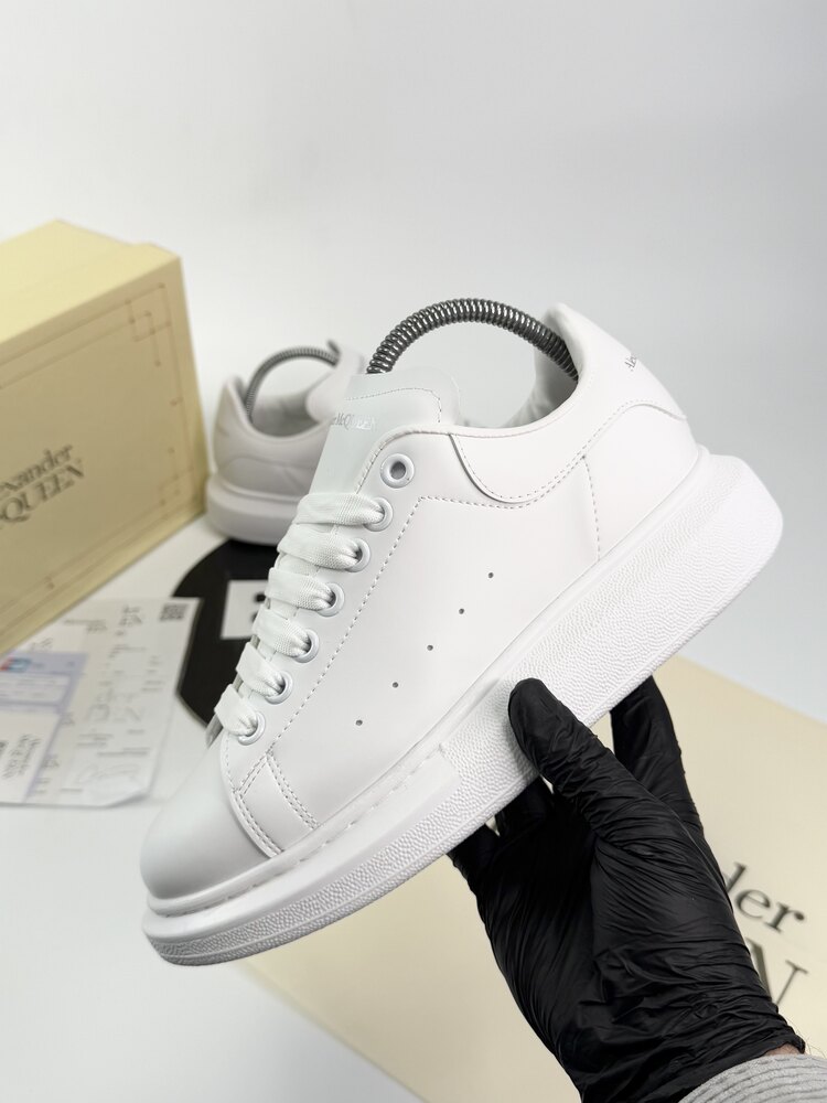 ALEXANDER McQUEEN