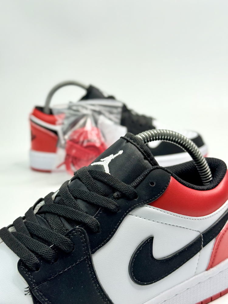 NIKE AIR JORDAN 1 LOW SE “BLACK TOE”