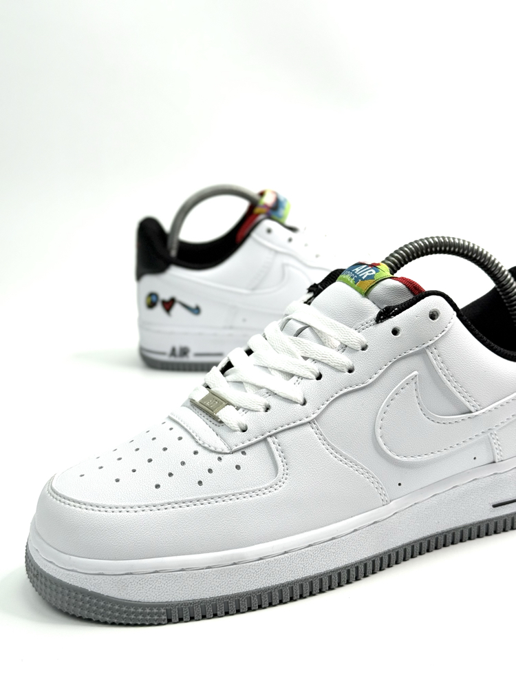 NIKE AIR FORCE 1 LOW ’07 LV8 PEACE LOVE