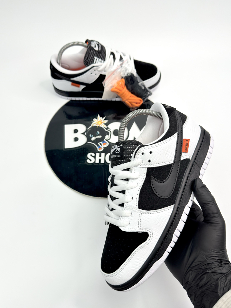 NİKE SB DUNK LOW X TGHTBOOTH