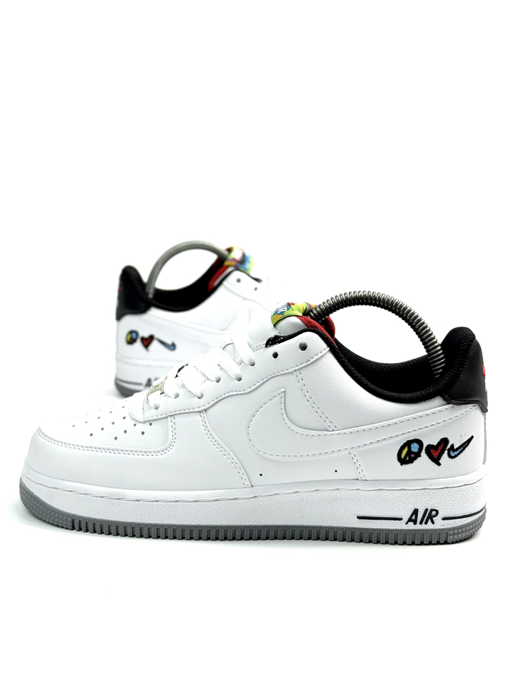 NIKE AIR FORCE 1 LOW ’07 LV8 PEACE LOVE