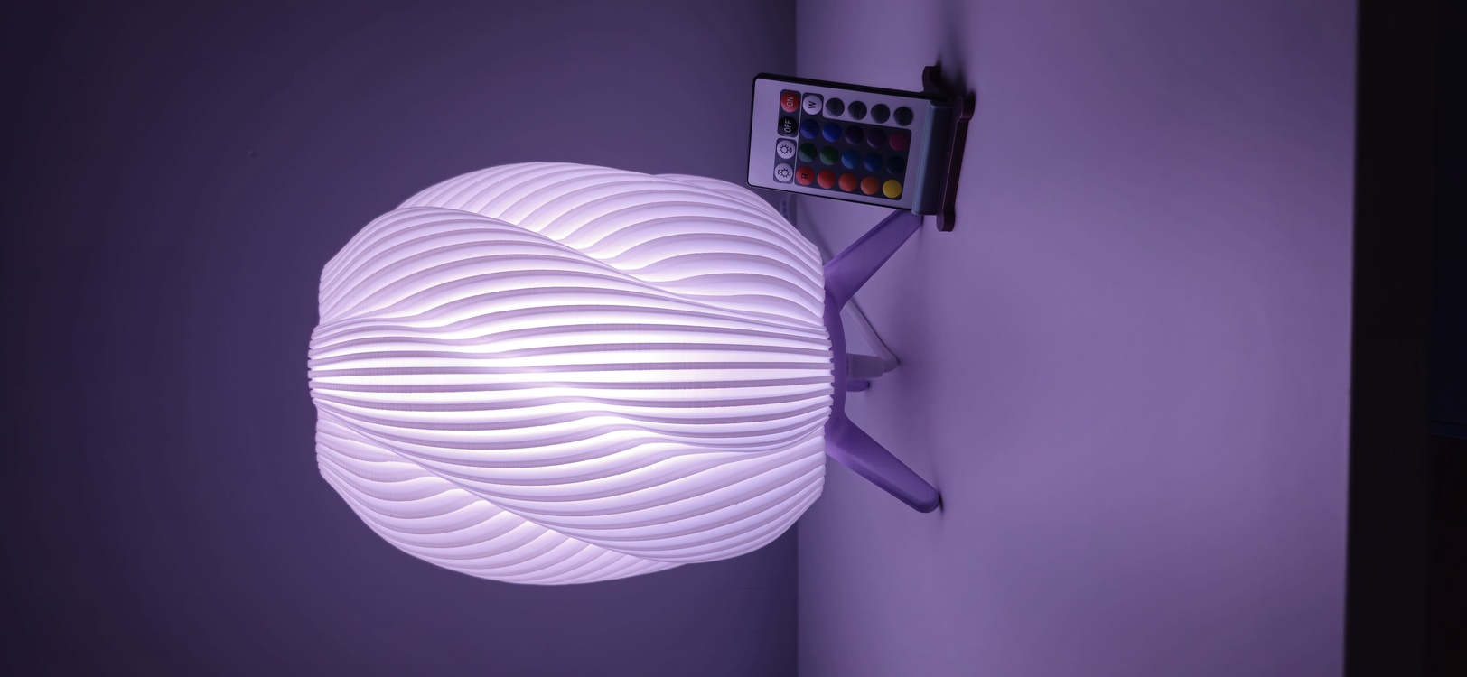  Özel Tasarım 3D Baskı Abajur – Silk PLA Lila Ayaklı Beyaz Abajur