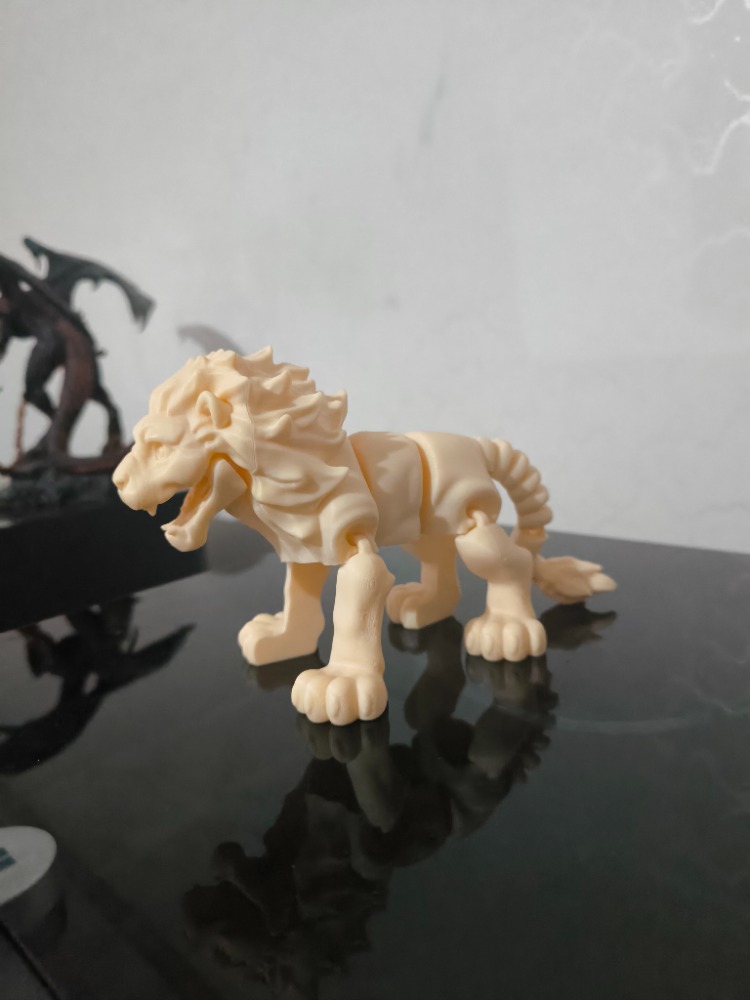 Hareketli Aslan Figürü - Eklemli Ormanın Kralı