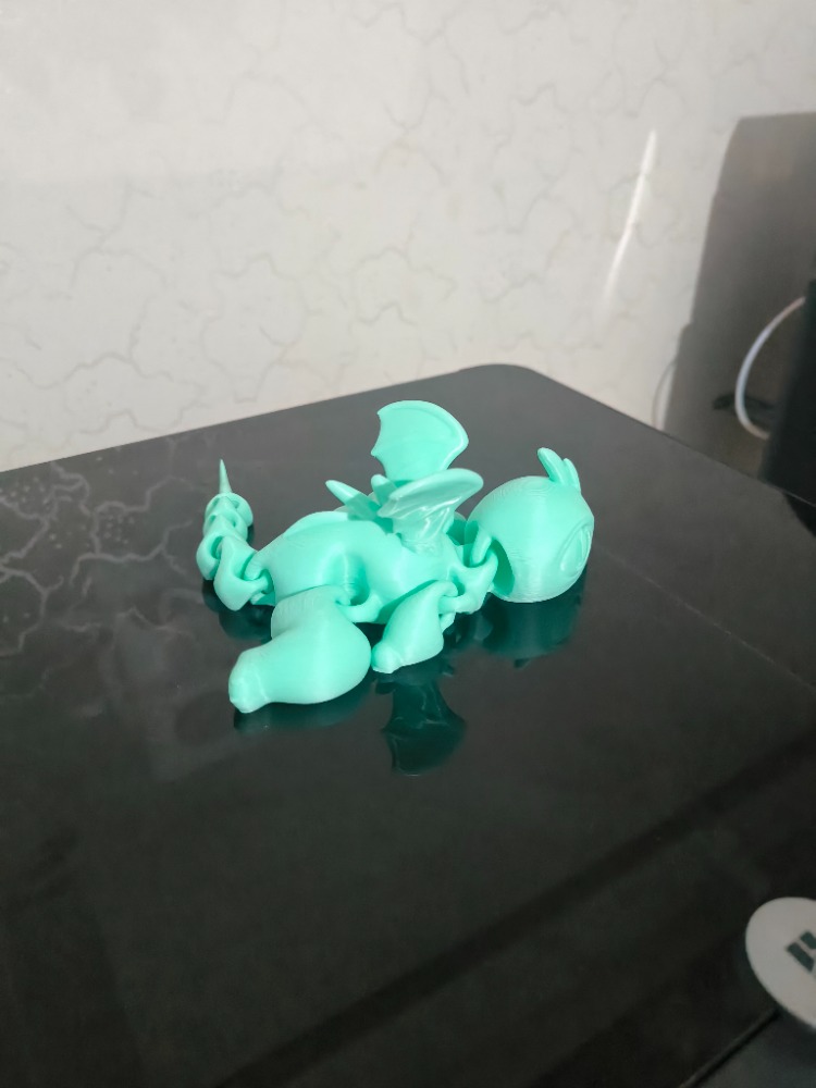 Eklemli Masaüstü Aksesuarı: Hareketli Mini Ejderha