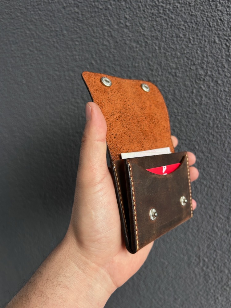 Çıtçıtlı Deri Cüzdan - El Yapımı Minimalist Kartlık - Kahverengi Hakiki Deri 