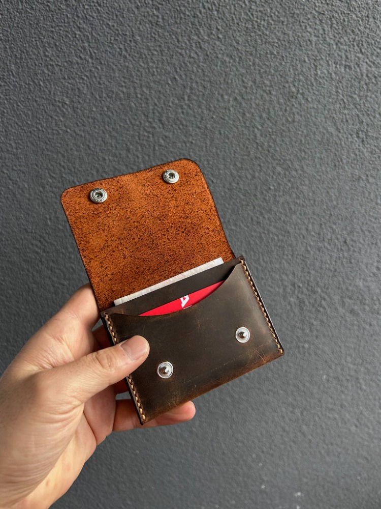 Çıtçıtlı Deri Cüzdan - El Yapımı Minimalist Kartlık - Kahverengi Hakiki Deri 