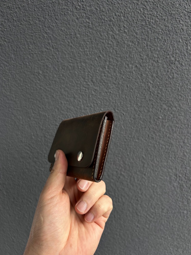 Çıtçıtlı Deri Cüzdan - El Yapımı Minimalist Kartlık - Kahverengi Hakiki Deri 