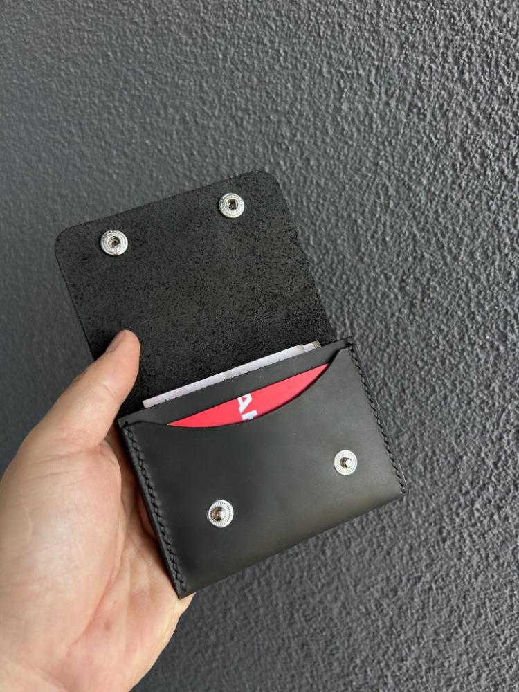 Çıtçıtlı Siyah Deri Cüzdan - El Yapımı Minimalist Kartlık - Hakiki Deri 