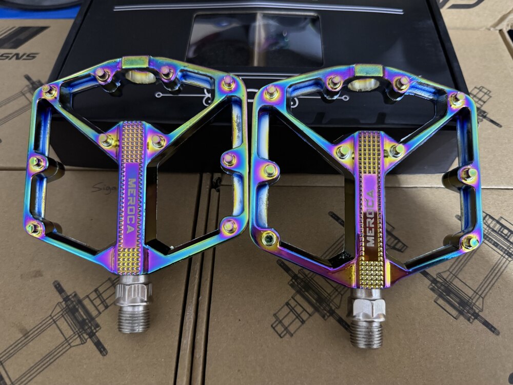 Meroca oil slick rainbow pedal