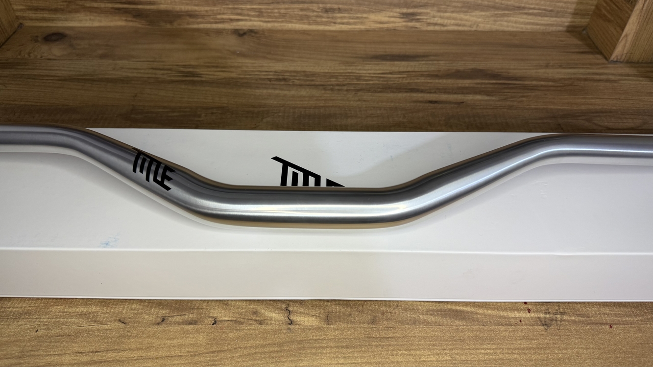 Title AH1 80 cm 38mm rise sıfır gidon