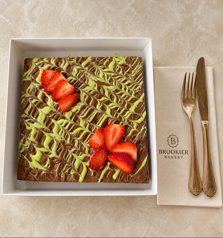 Pistachio Strawberry Delight Browni