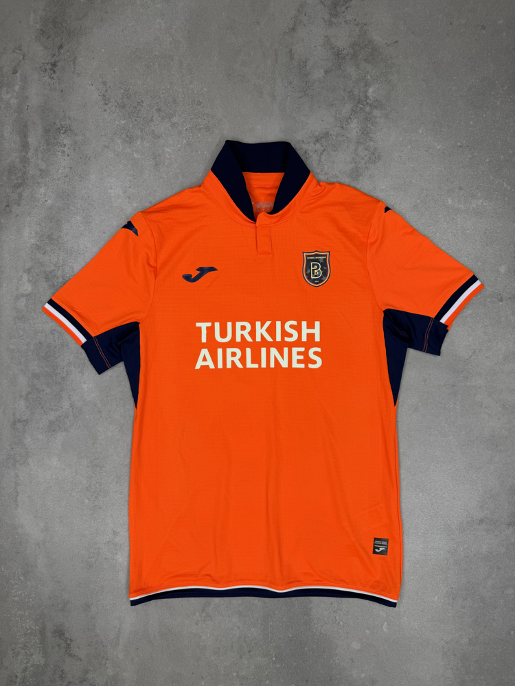 Mesut özel İstanbul Başakşehir imzalı forma