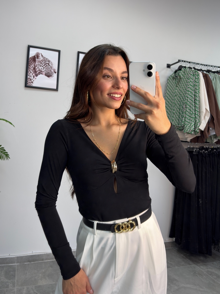 V Yaka Gold Aksesuarlı Siyah Body