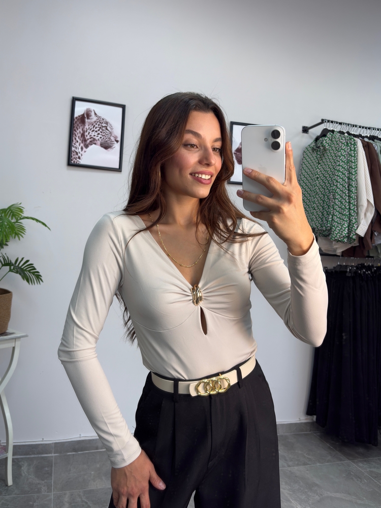 V Yaka Gold Aksesuarlı Taş Body