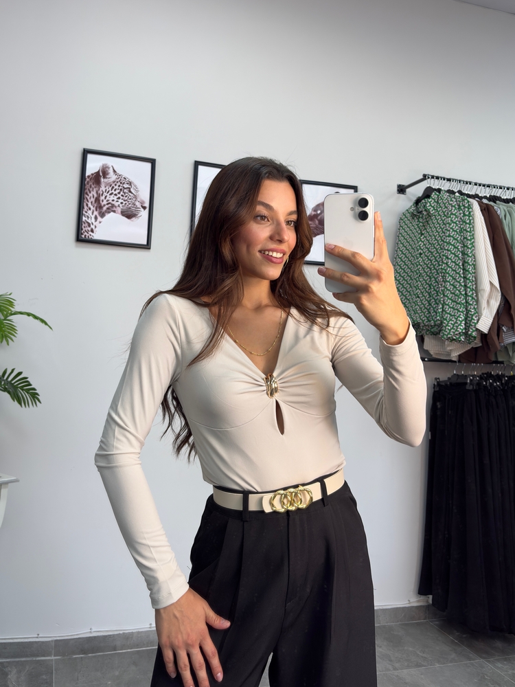 V Yaka Gold Aksesuarlı Taş Body