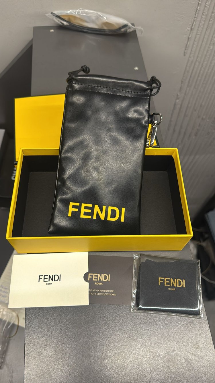 Fendi gözlük kutusu